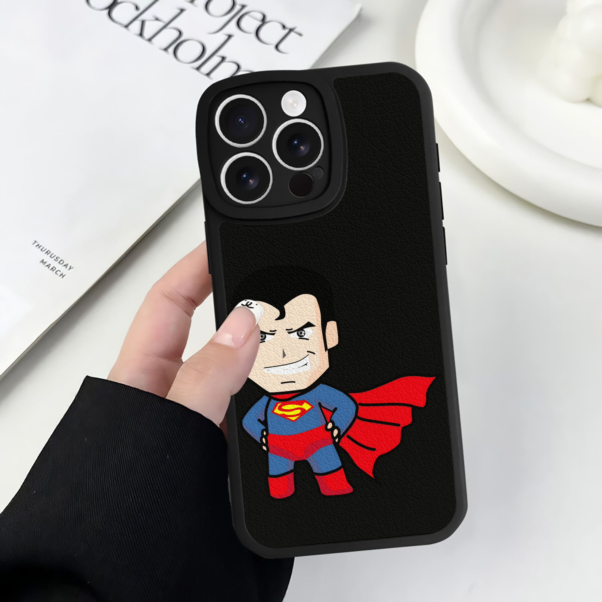 （画像用） アベンジャーズ The Avengers 【iPhone 16シリーズ対応】シリコンスマホケース（レザー調） 材質：シリコン